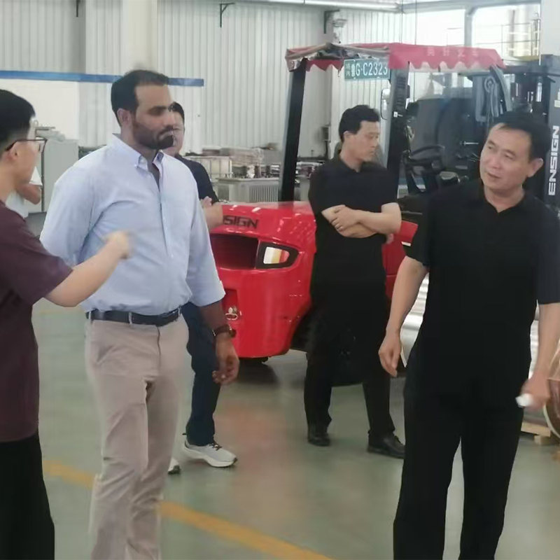 Handan Zitai Fastener Manufacturing Co., Ltd. welcomes Pakistani friends to visit