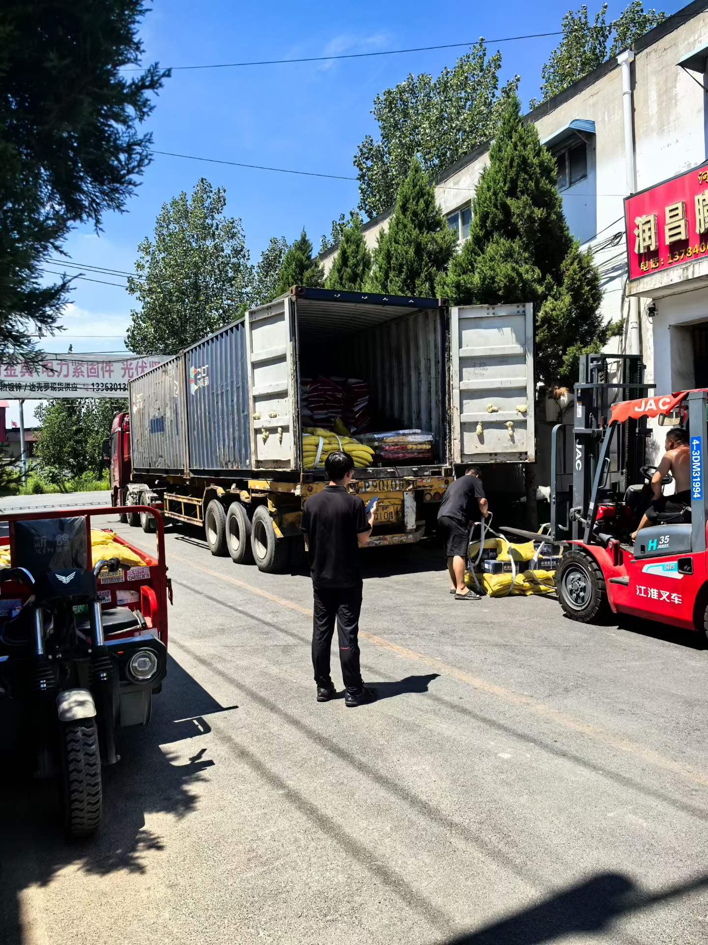 Full Container of KS Standard Hex Head Bolts Shipped to Korea from Zitai Fastener
